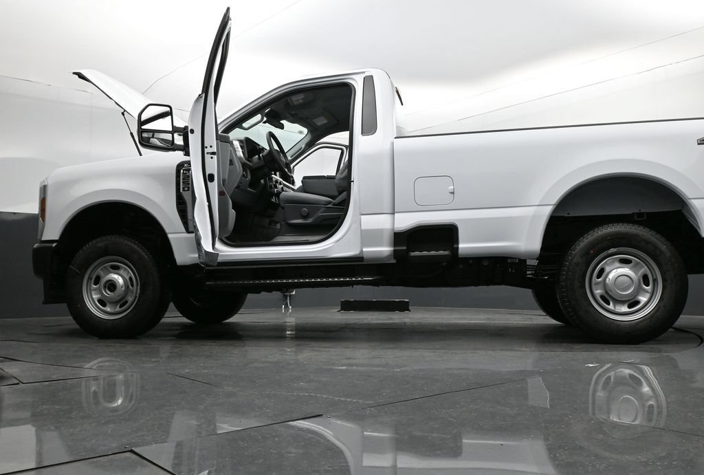 New 2026 Ford F250 XL w/ F-250 >10K GVWR Package AWD/4WD image 31