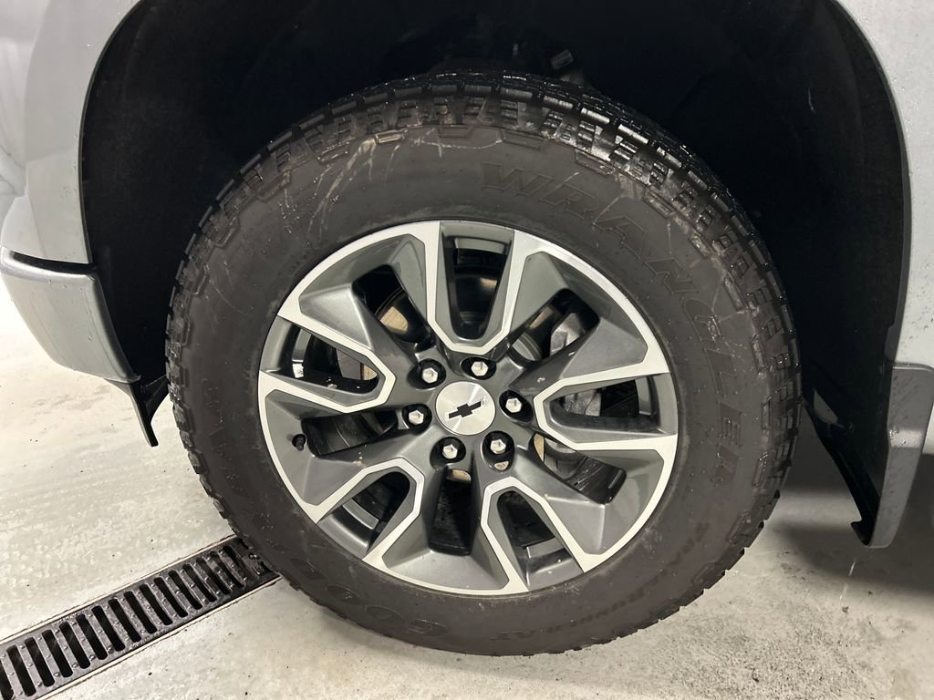 Used 2025 Chevrolet Silverado 1500 RST w/ Convenience Package II image 9