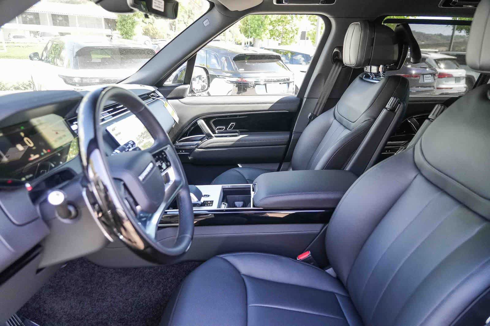 New 2026 Land Rover Range Rover Long Wheelbase SE AWD/4WD image 17