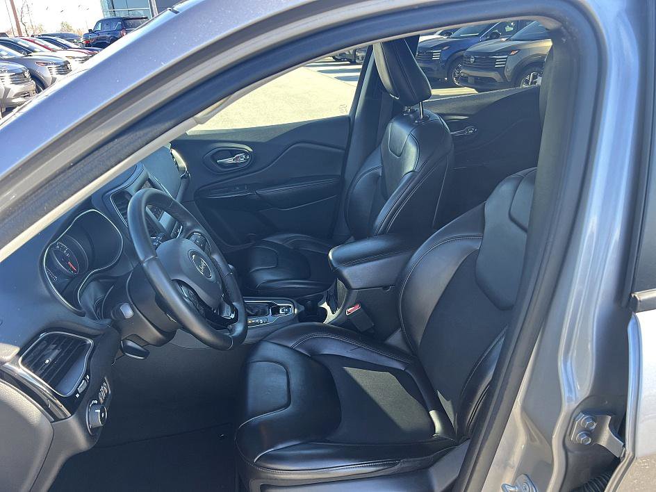 Used 2019 Jeep Cherokee Altitude image 11