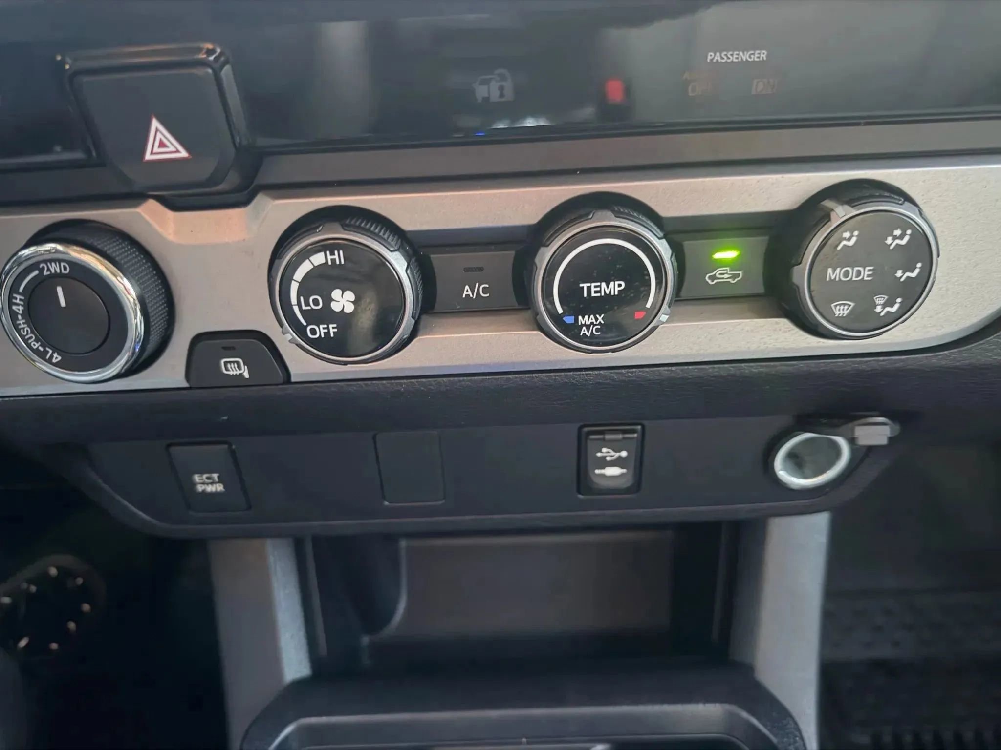 Used 2017 Toyota Tacoma SR5 w/ Tow Package image 27