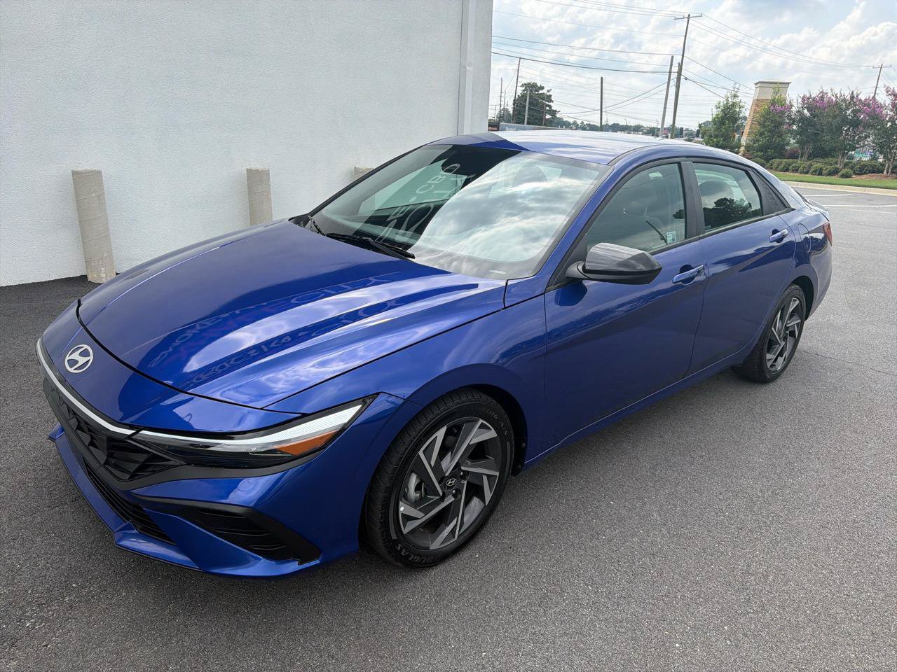 Used 2025 Hyundai Elantra Sport FWD image 1