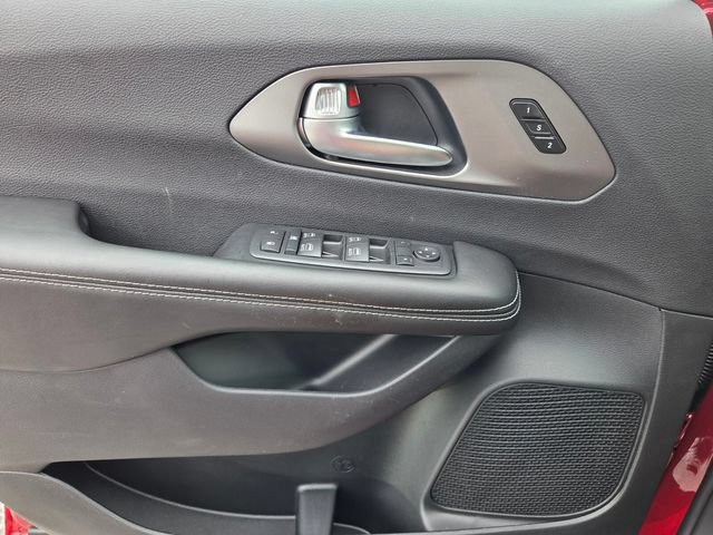 New 2027 Chrysler Pacifica Select FWD image 19