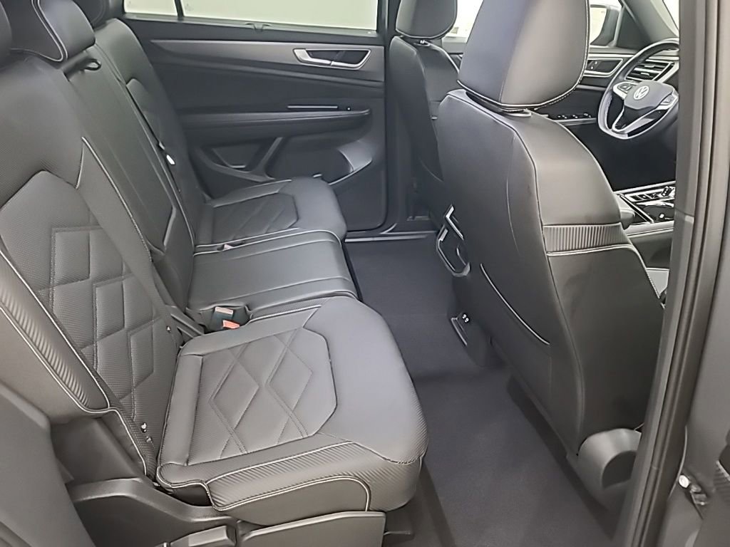 Used 2025 Volkswagen Atlas Cross Sport SE image 18