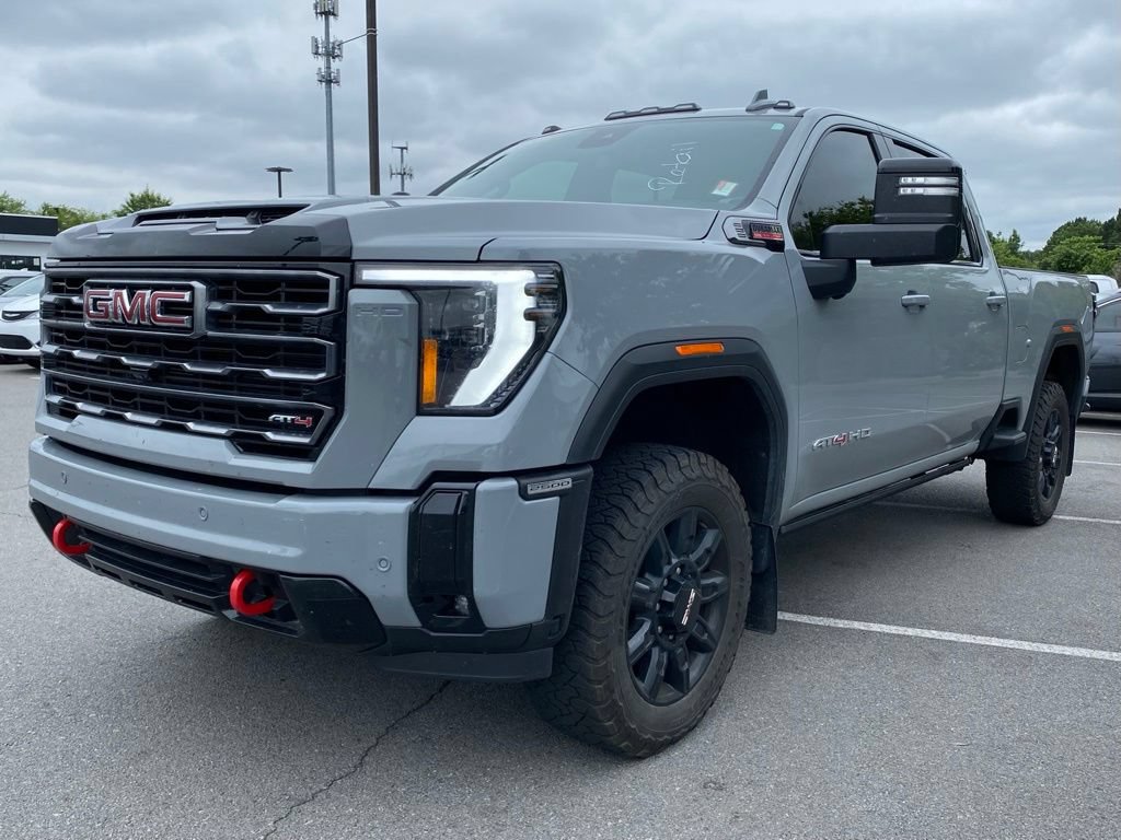 Used 2025 GMC Sierra 2500 AT4 AWD/4WD image 3