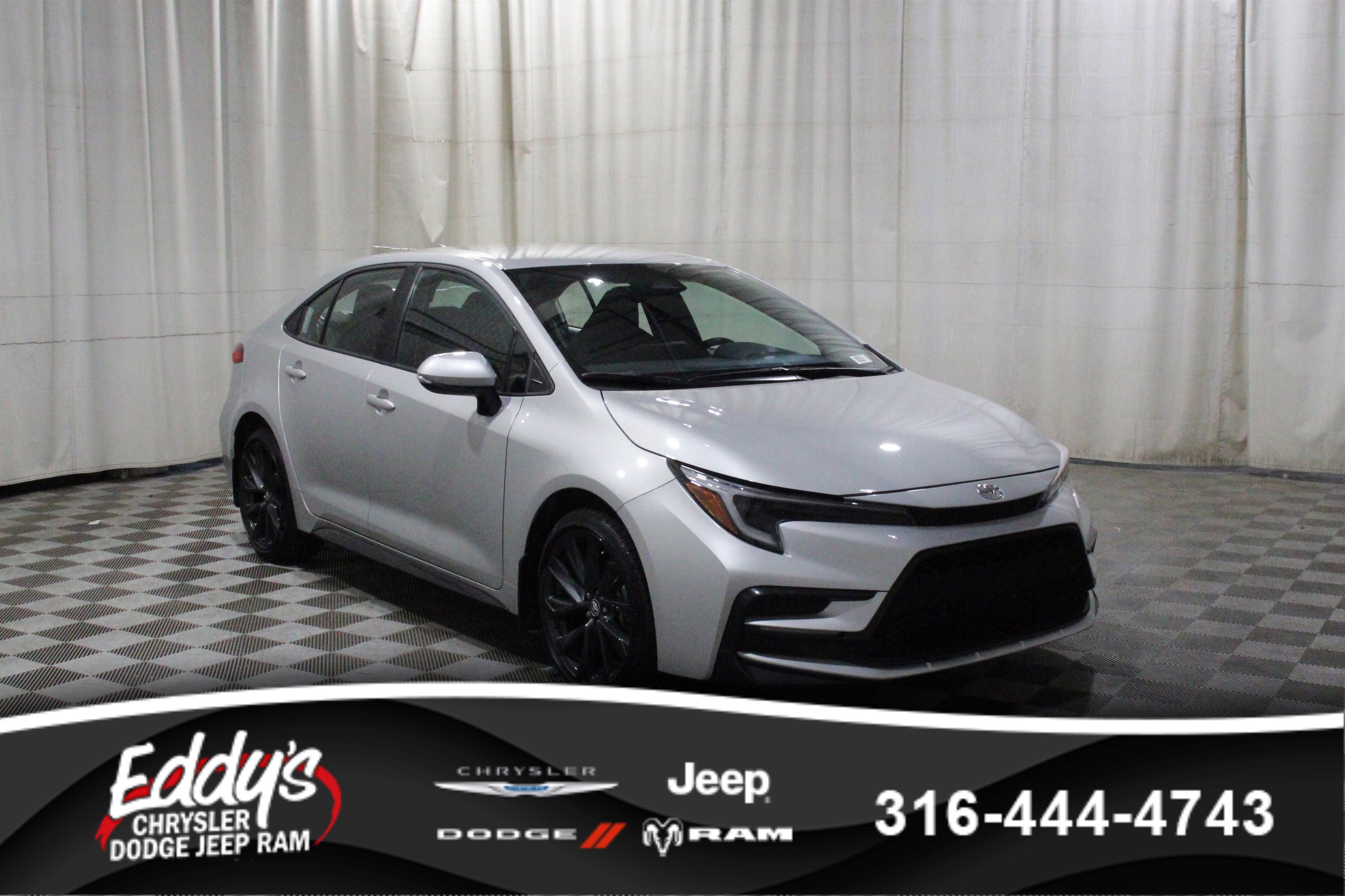 Used 2025 Toyota Corolla SE image 1