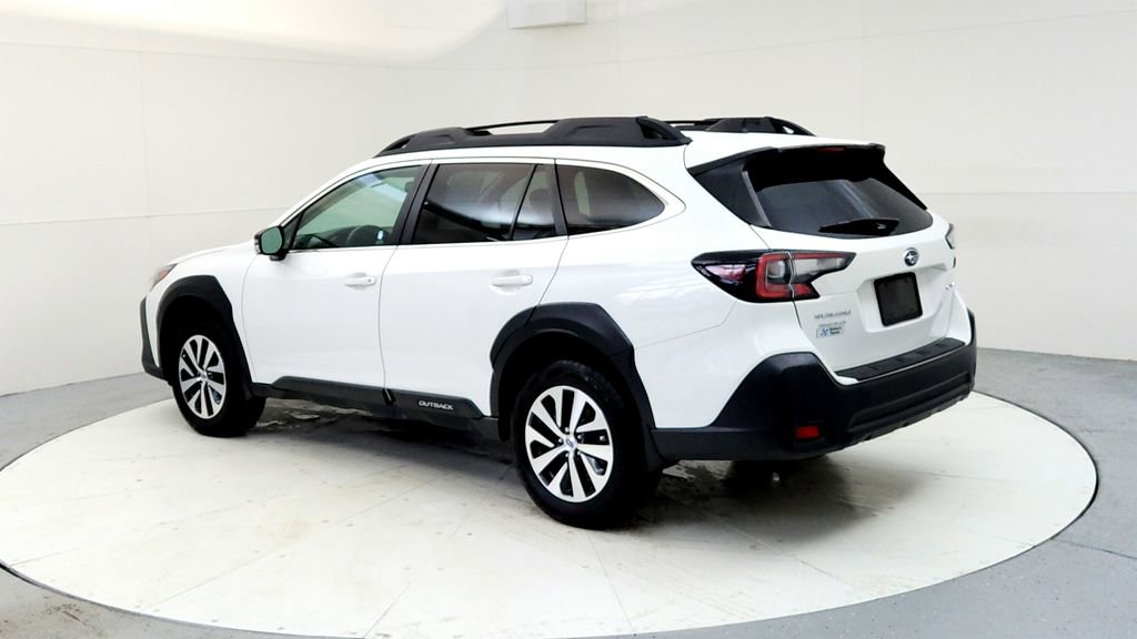 Used 2024 Subaru Outback Premium AWD/4WD image 4