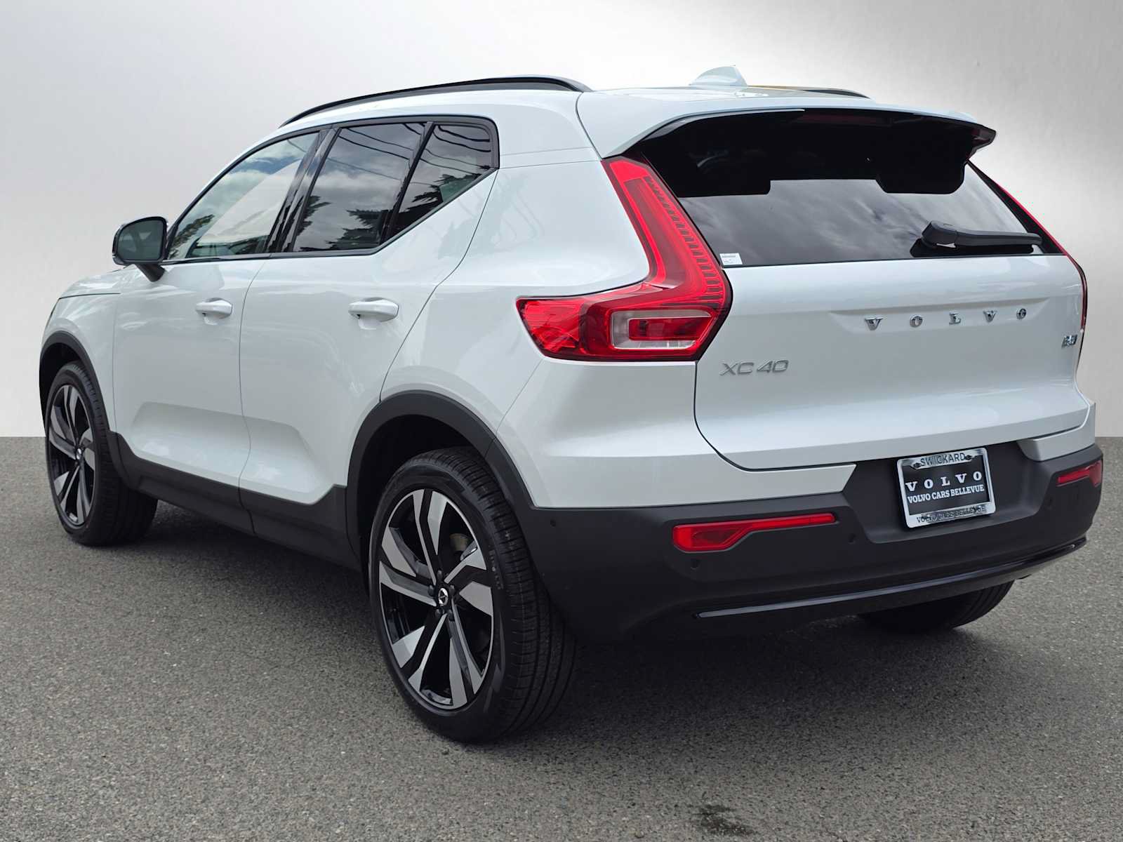 New 2026 Volvo XC40 B5 Plus w/ Protection Package Premier AWD/4WD image 5