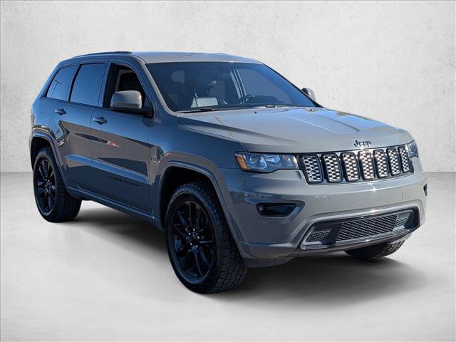 Used 2020 Jeep Grand Cherokee Altitude image 3