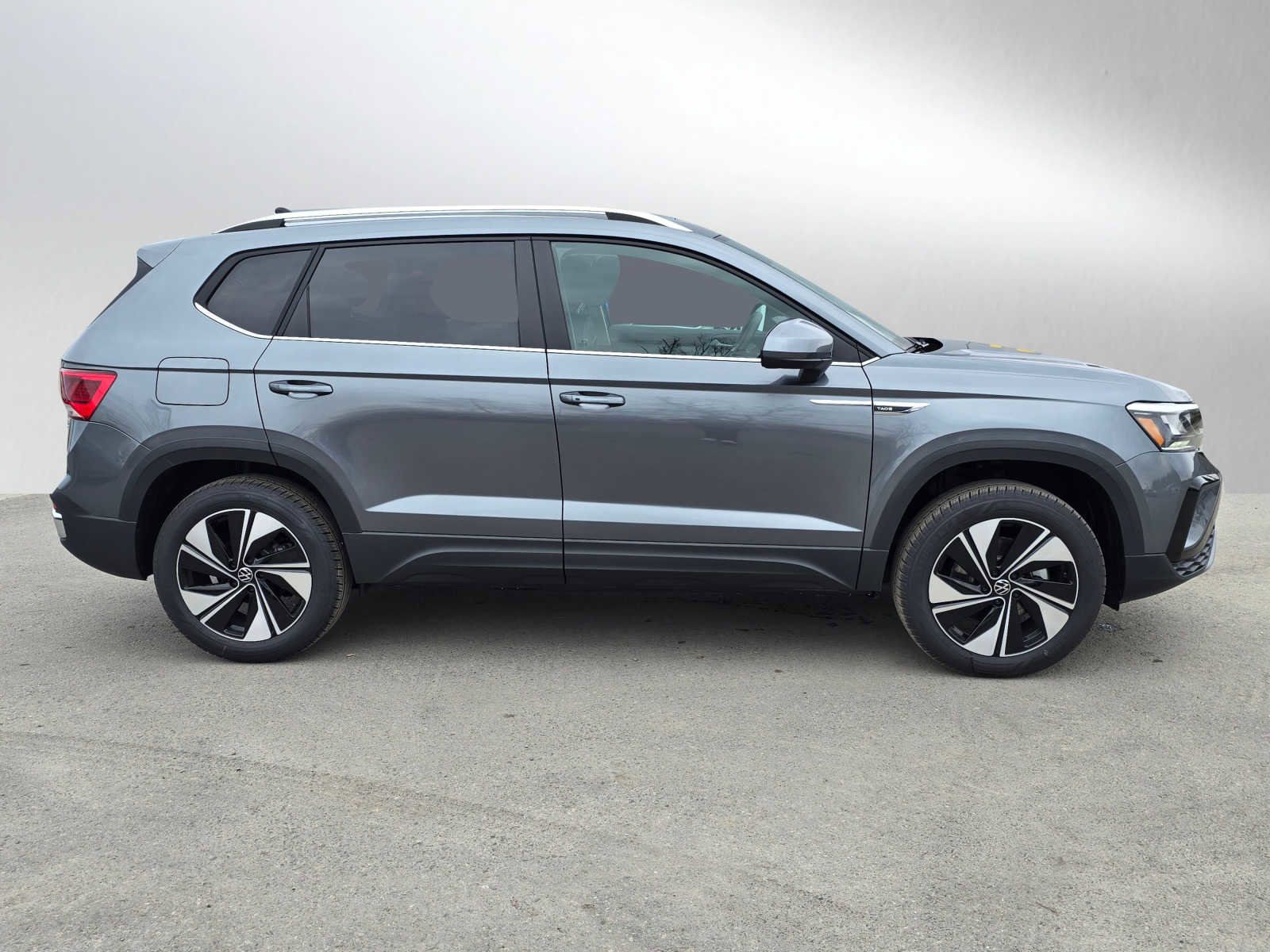 New 2024 Volkswagen Taos SE image 6