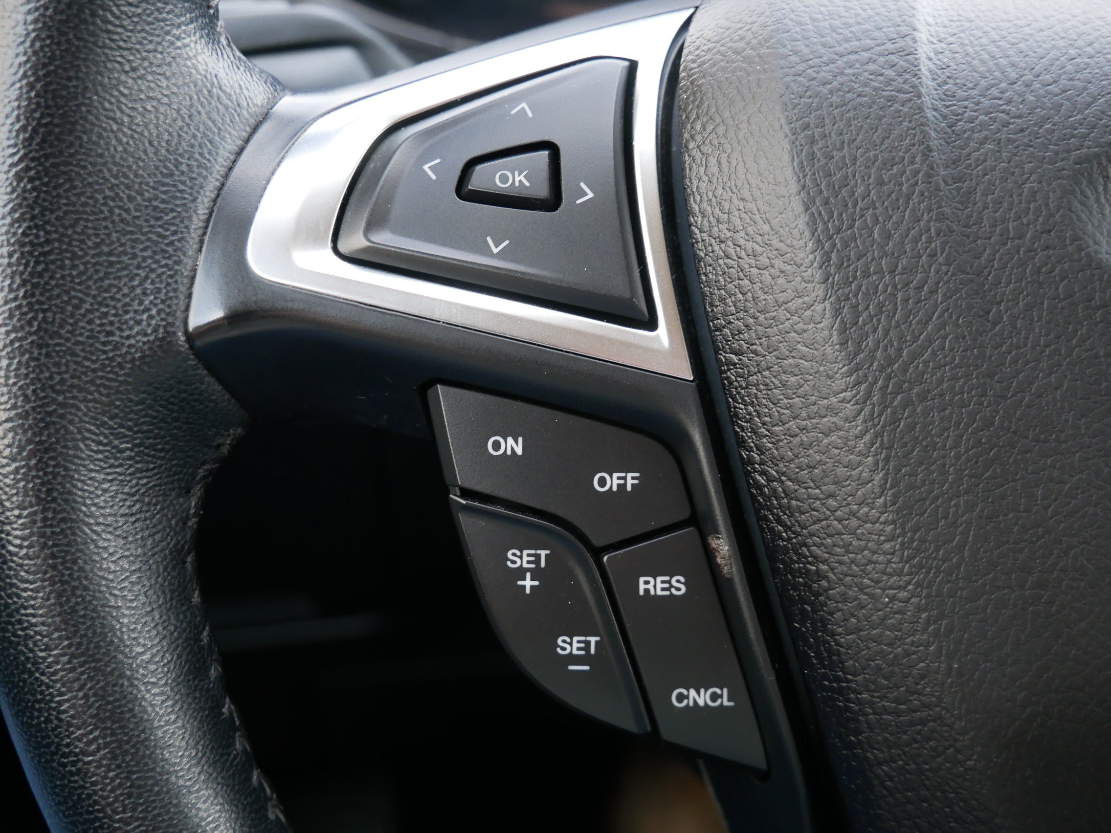 Used 2023 Ford Edge SEL w/ Sport Appearance Package AWD/4WD image 17