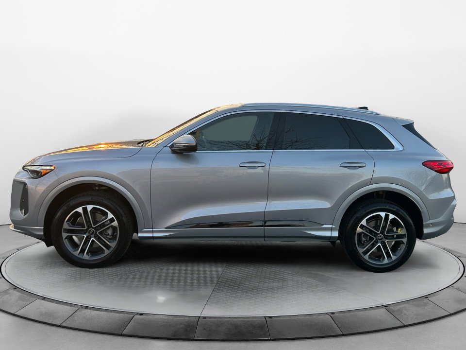 Used 2025 Audi Q5 Premium Plus w/ Premium Plus image 4