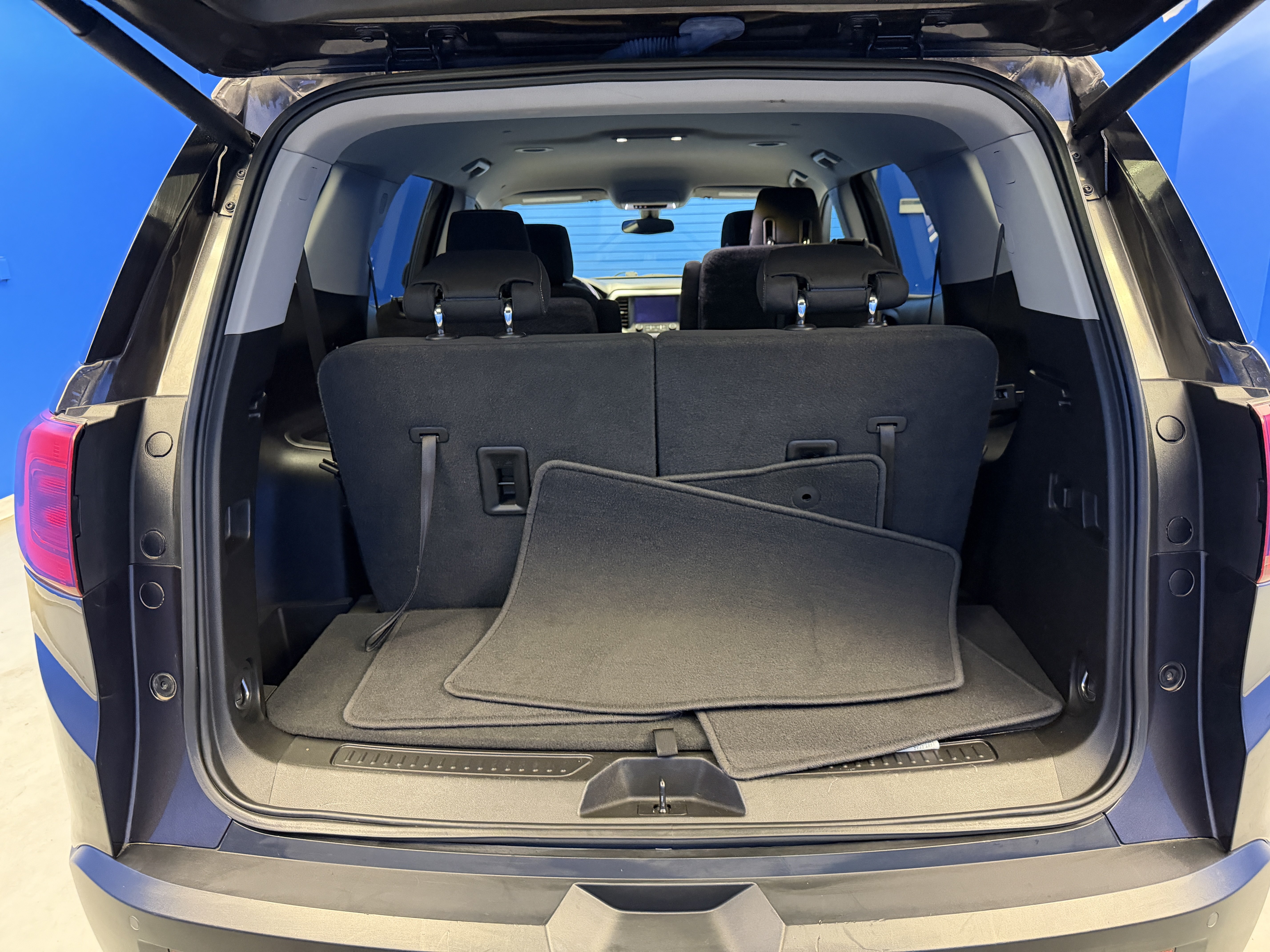 Used 2019 GMC Acadia SLE w/ Driver Alert Package I FWD image 28