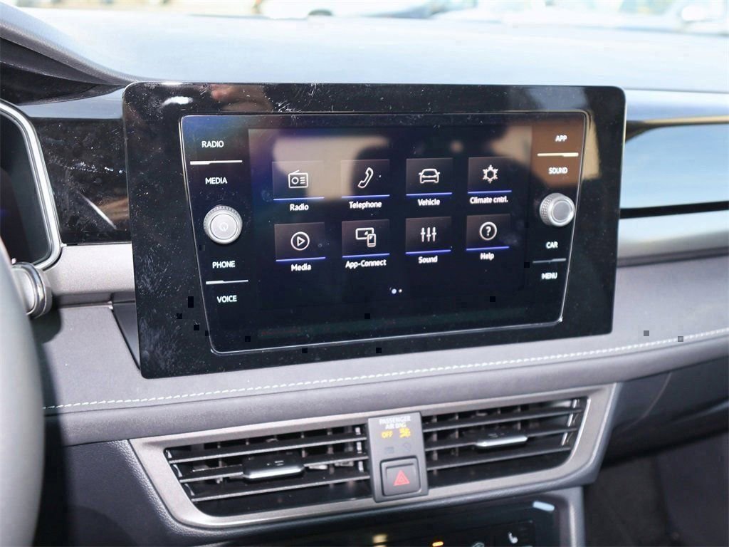 New 2026 Volkswagen Taos SE FWD image 18