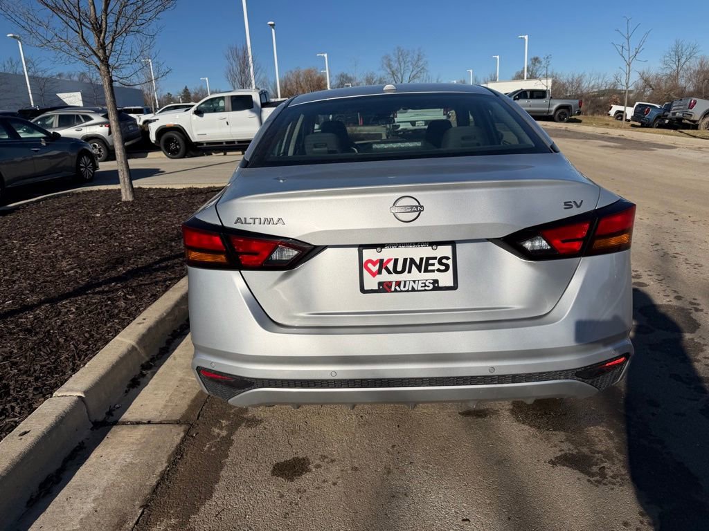 Used 2024 Nissan Altima 2.5 SV image 4