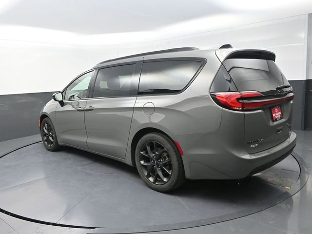 Used 2025 Chrysler Pacifica Limited image 6