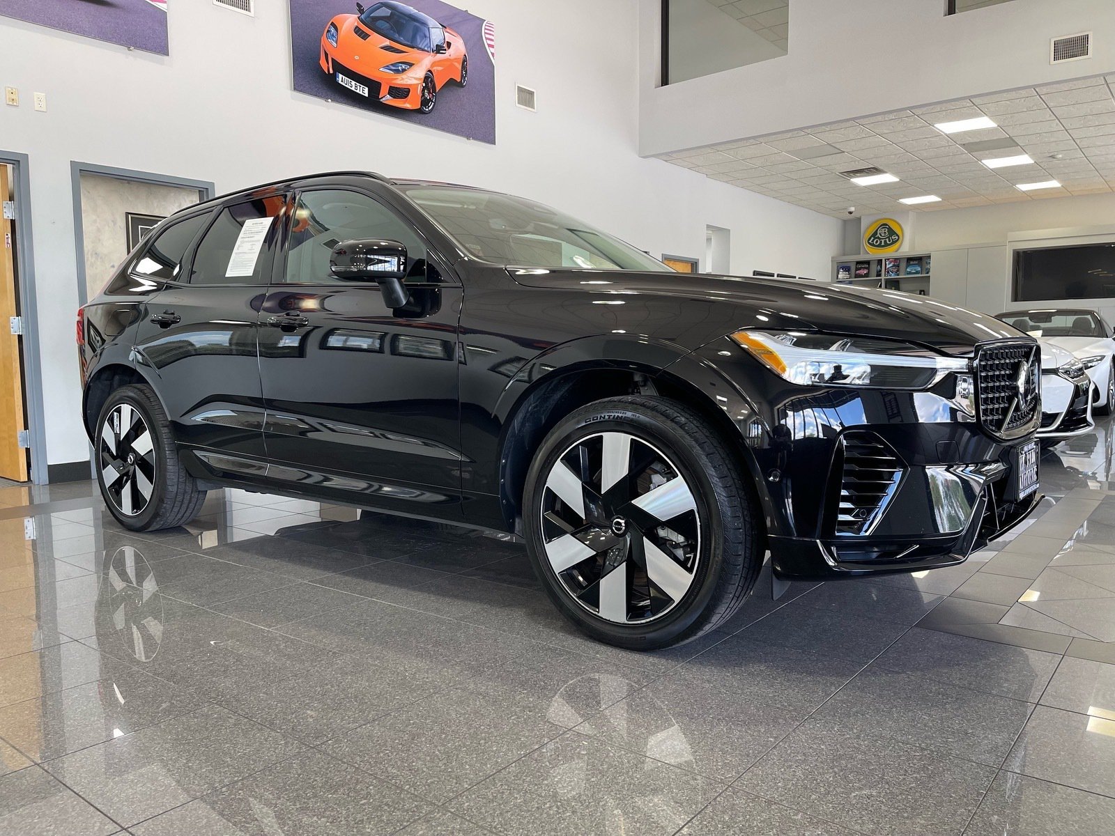 Used 2024 Volvo XC60 T8 Plus AWD/4WD image 7