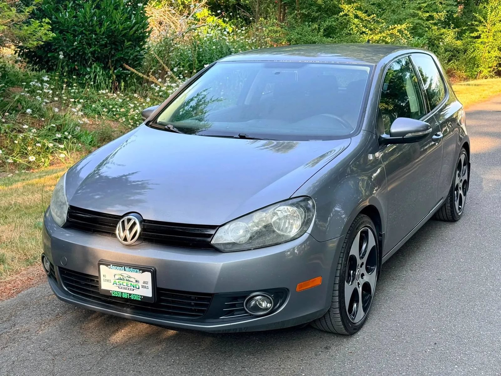 Used 2011 Volkswagen Golf TDI w/ Cold Weather Pkg FWD image 1