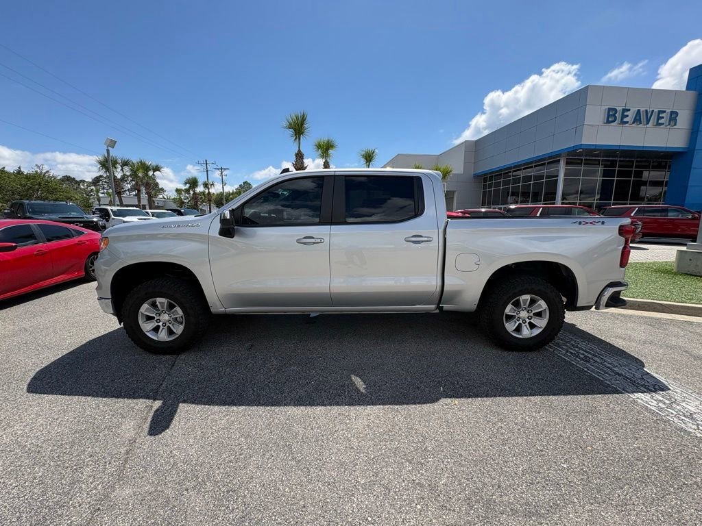 Used 2022 Chevrolet Silverado 1500 LT AWD/4WD image 3
