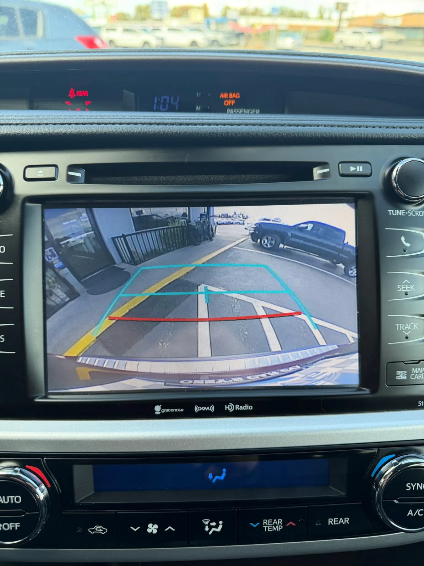 Used 2019 Toyota Highlander XLE FWD image 27