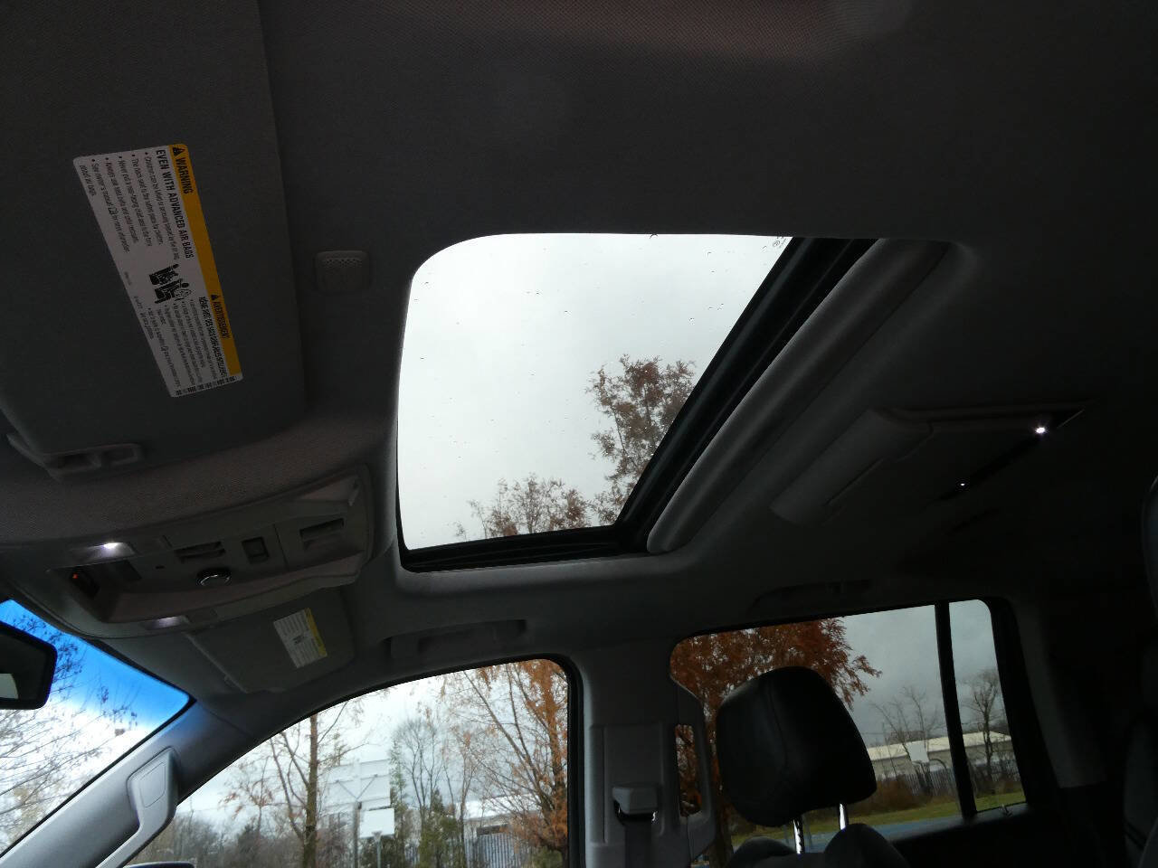 Used 2015 Cadillac Escalade ESV Luxury image 25