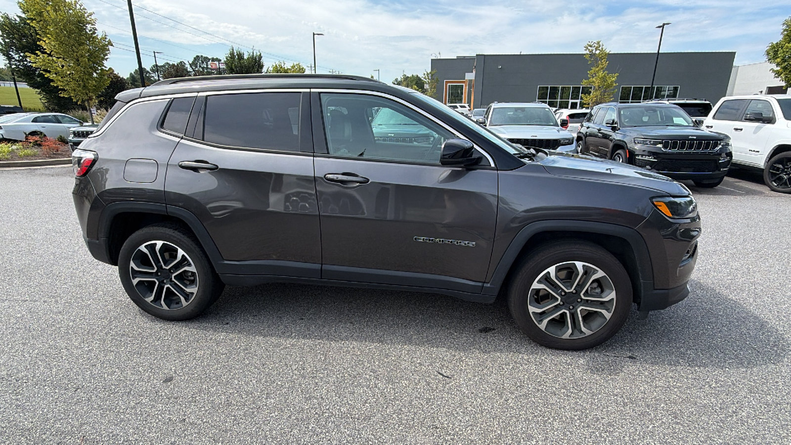 Used 2024 Jeep Compass Limited AWD/4WD image 7