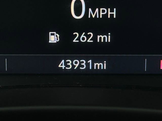 Used 2024 GMC Terrain SLT image 28