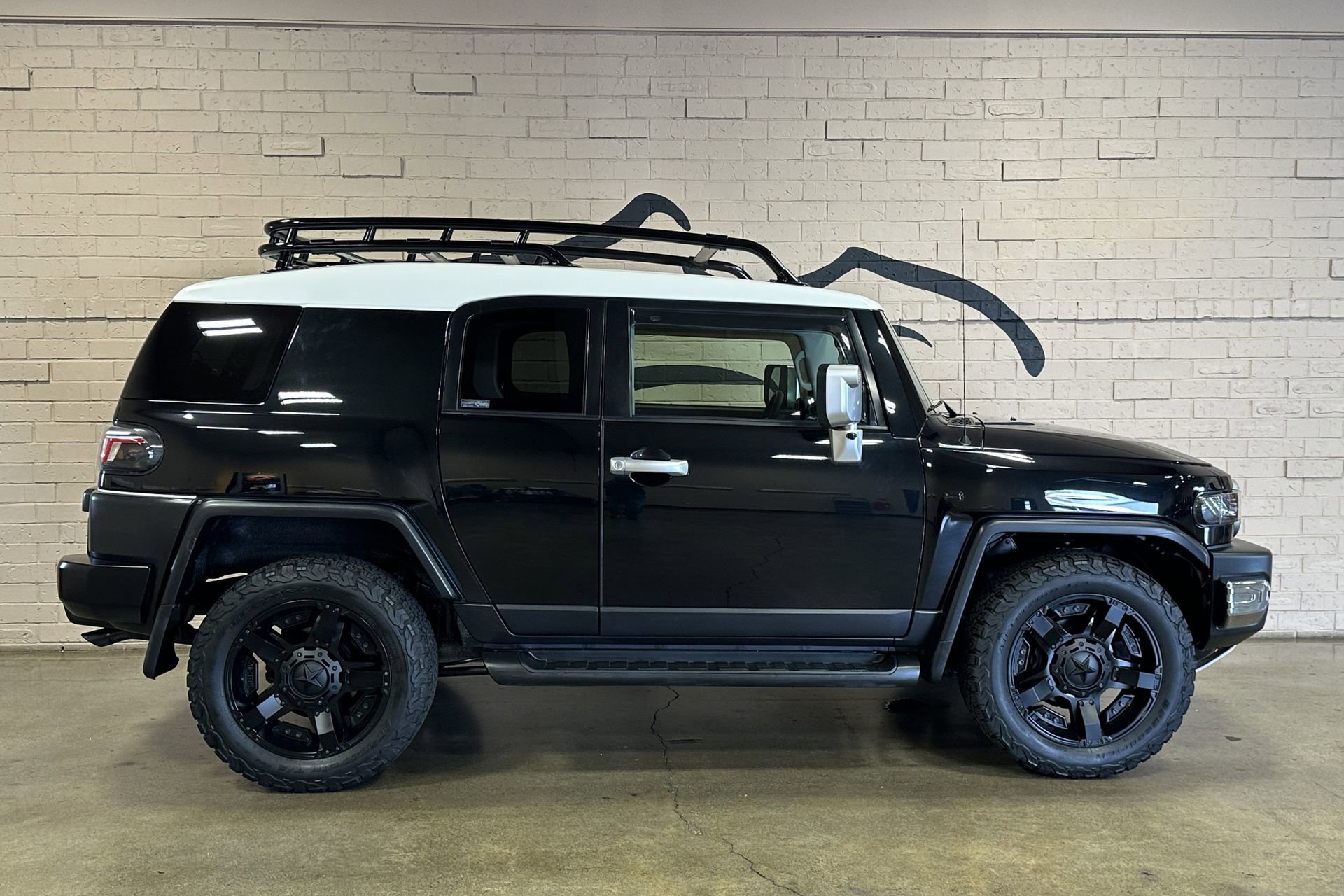 Used 2007 Toyota FJ Cruiser 4WD image 2