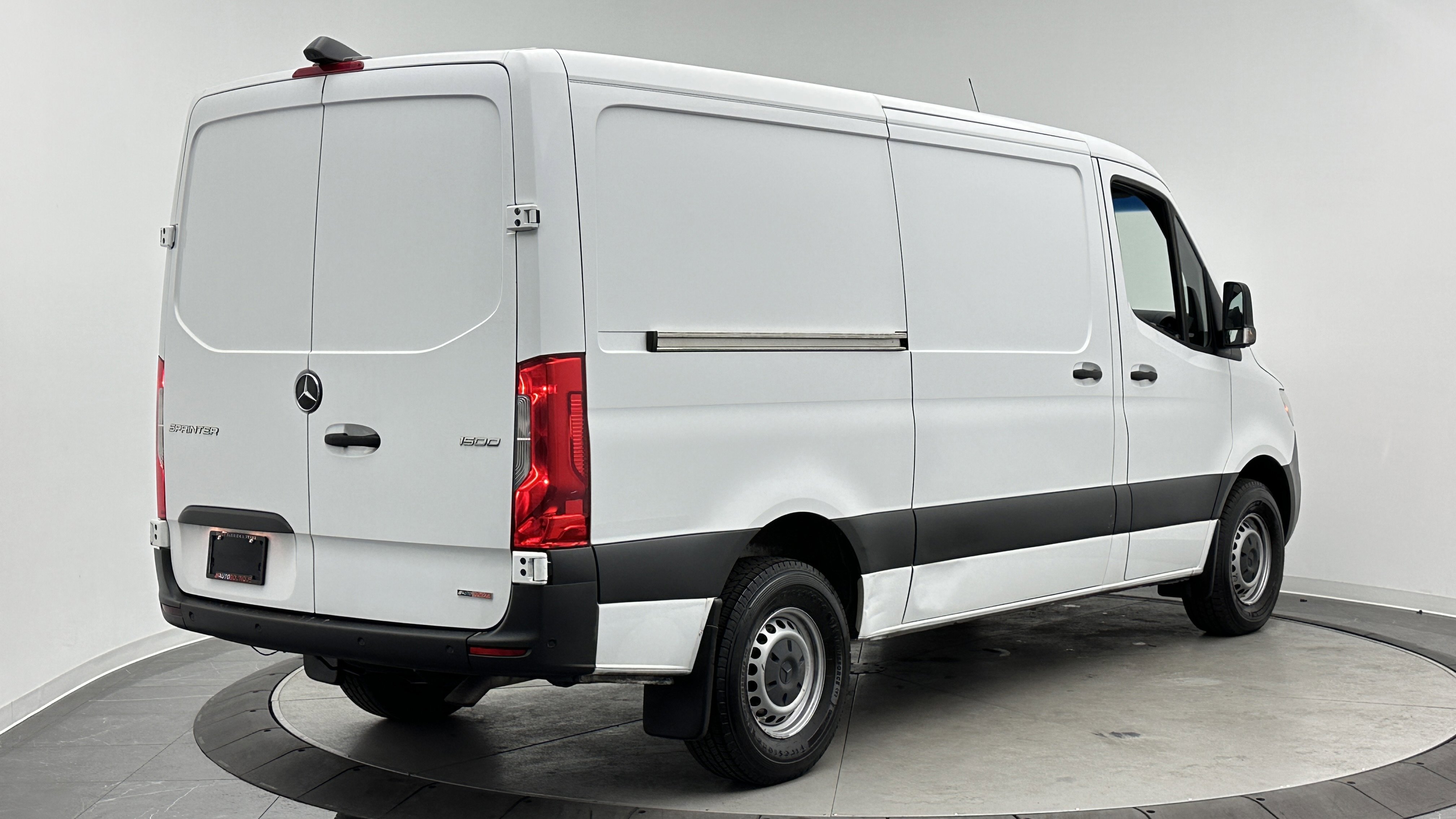 Used 2022 Mercedes-Benz Sprinter 1500 image 7