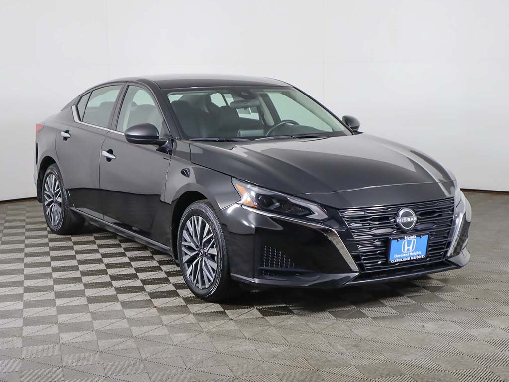 Used 2024 Nissan Altima 2.5 SV AWD/4WD image 2