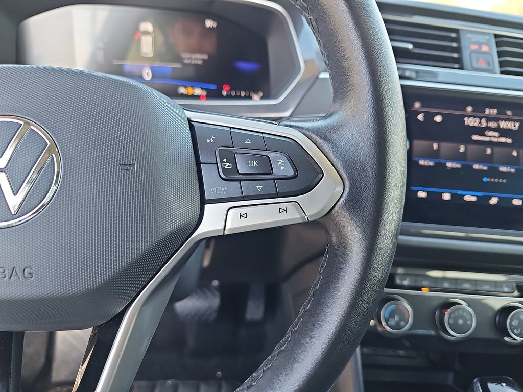 Used 2024 Volkswagen Tiguan SE image 25