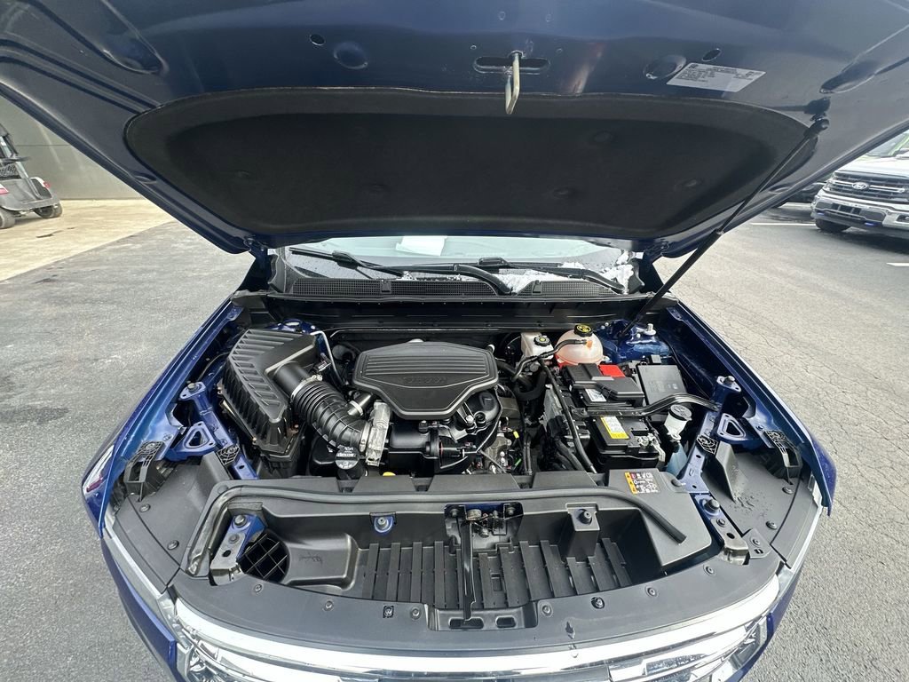 Used 2023 GMC Acadia SLT image 32