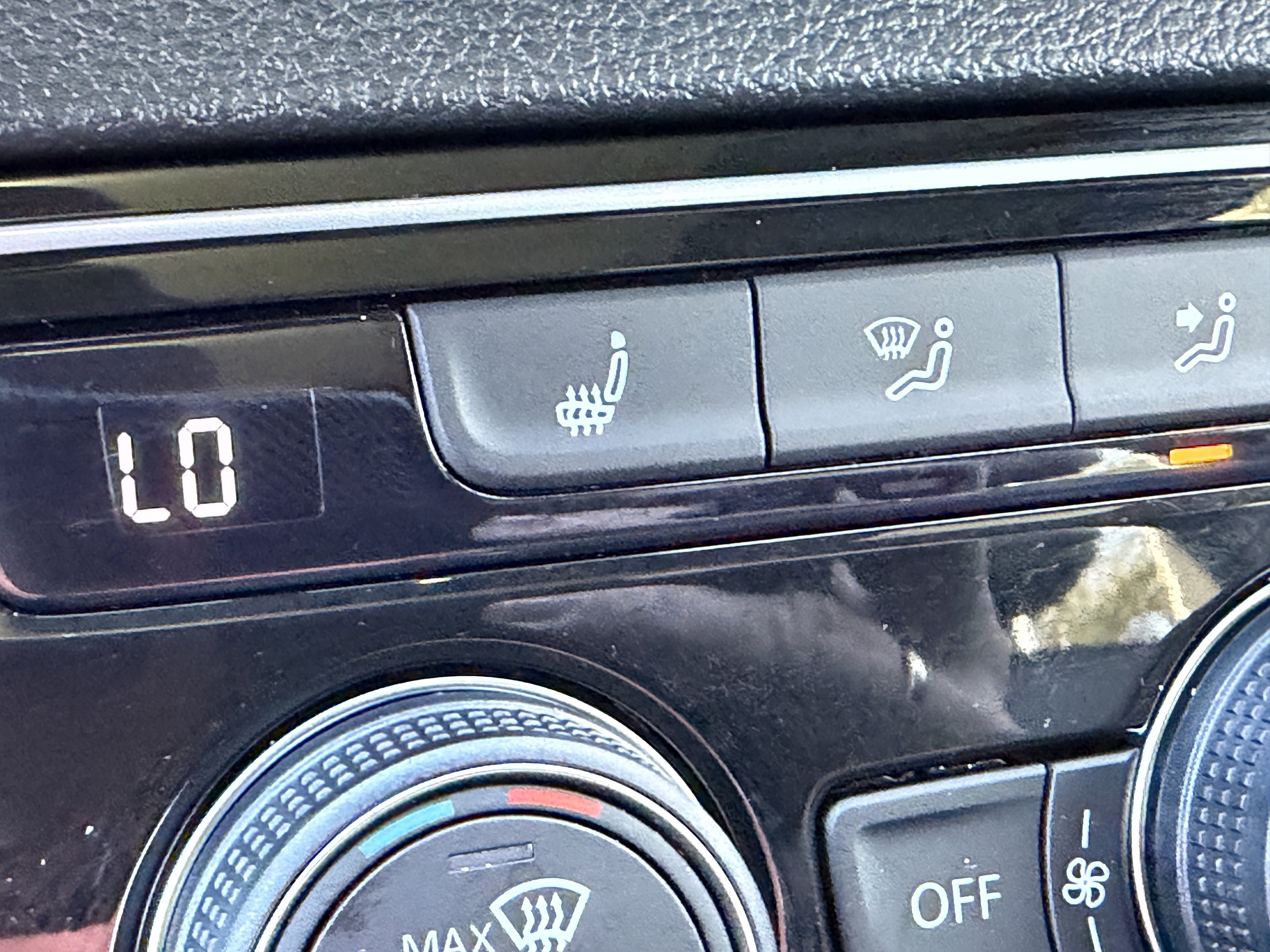 Used 2023 Volkswagen Atlas Cross Sport SE w/ Panoramic Sunroof Package image 26