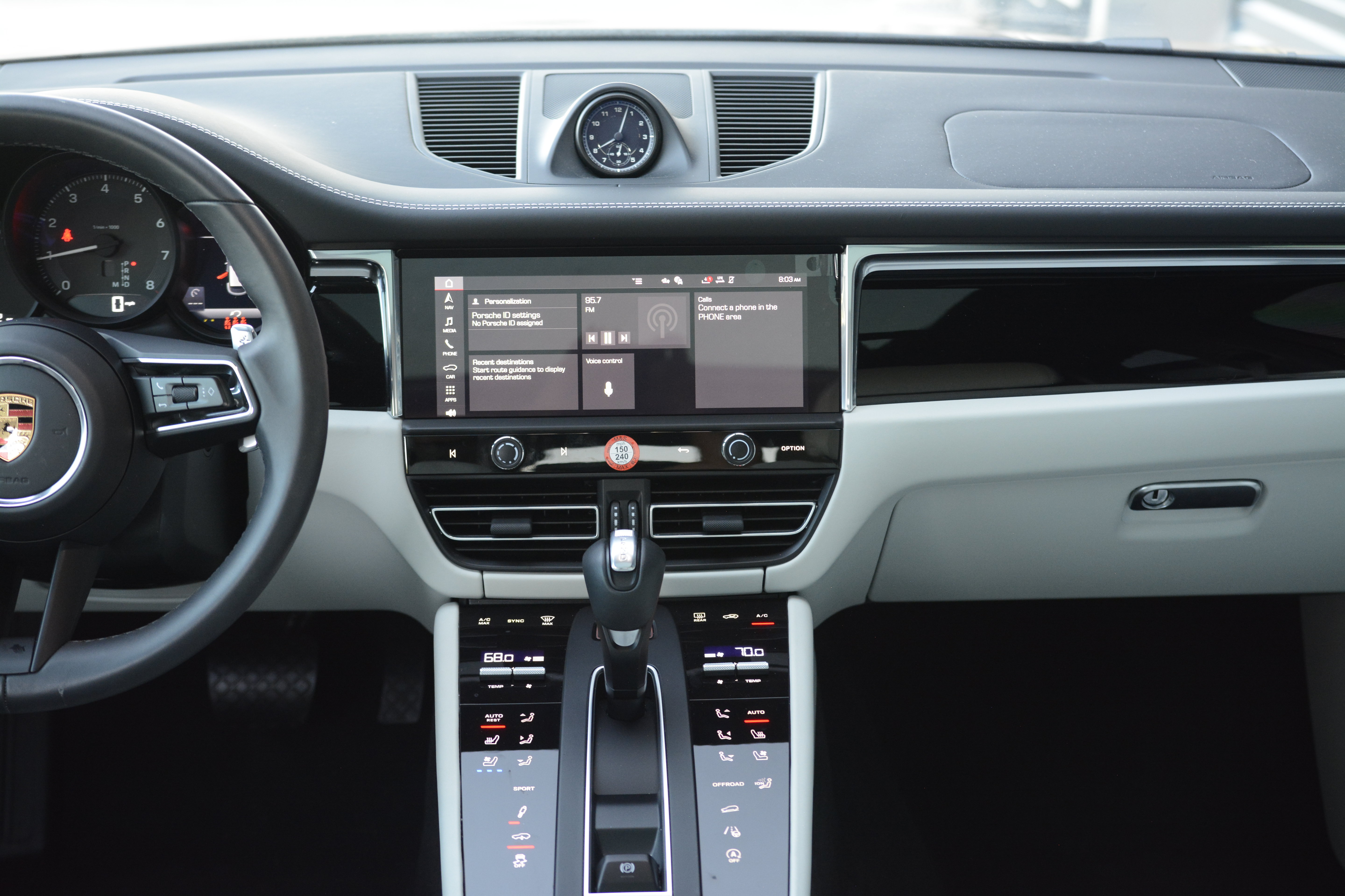 Certified 2026 Porsche Macan AWD/4WD image 19