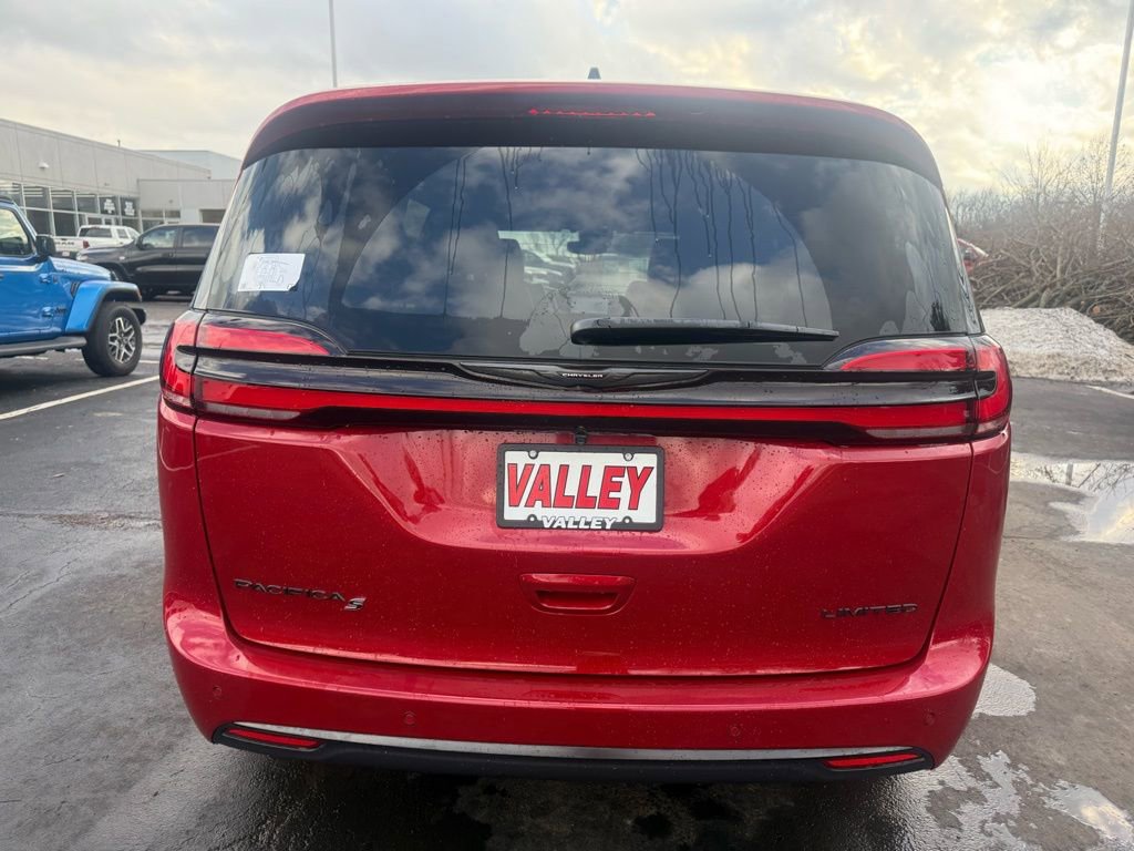 New 2026 Chrysler Pacifica Limited w/ S Appearance Package FWD image 4