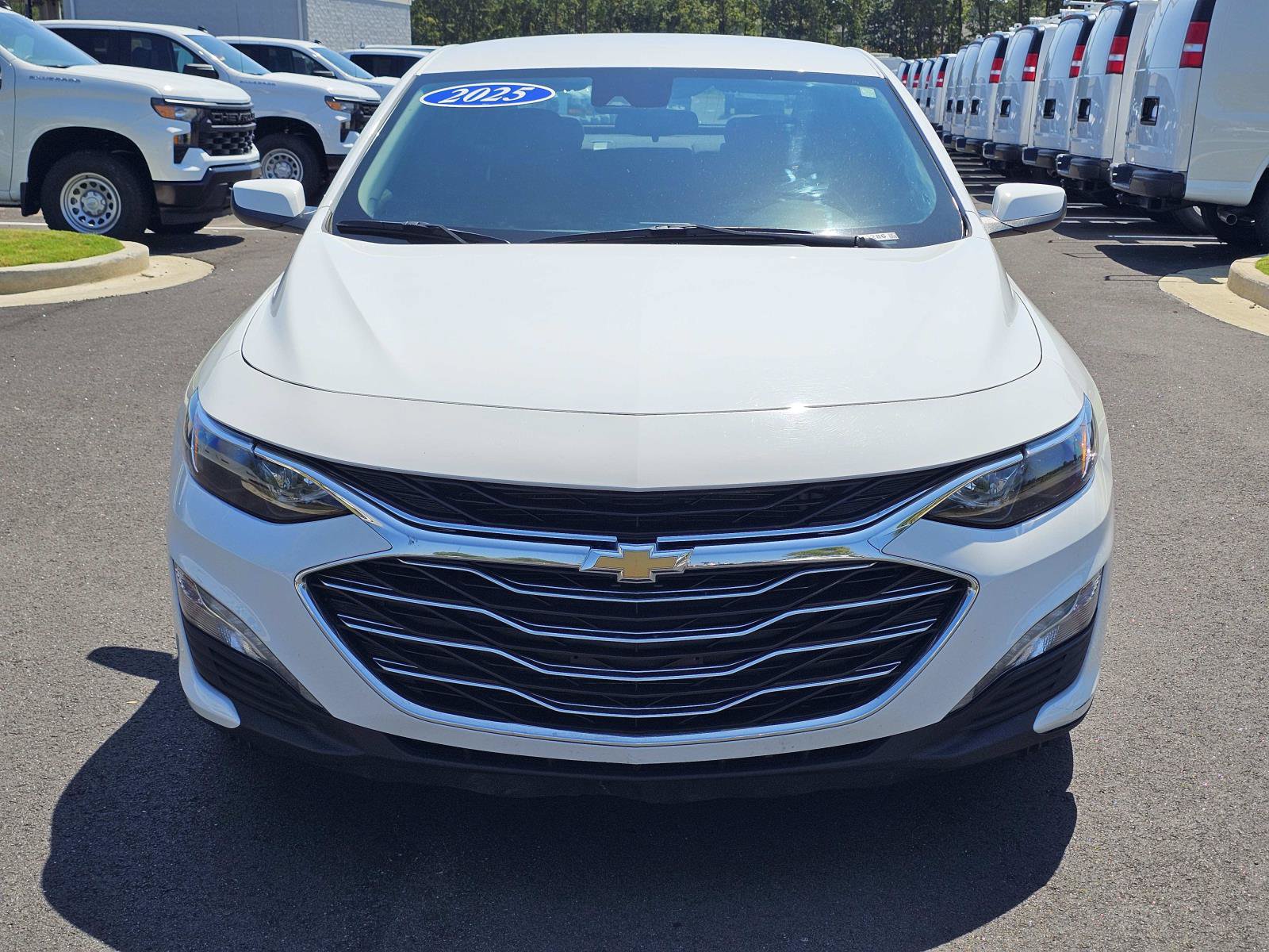 Used 2025 Chevrolet Malibu LT FWD image 3