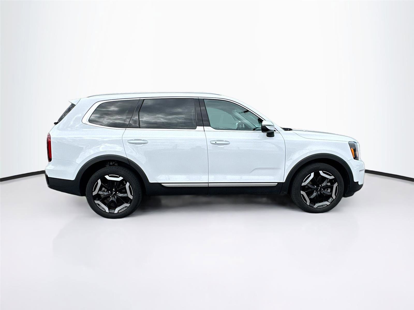 Used 2025 Kia Telluride S image 8