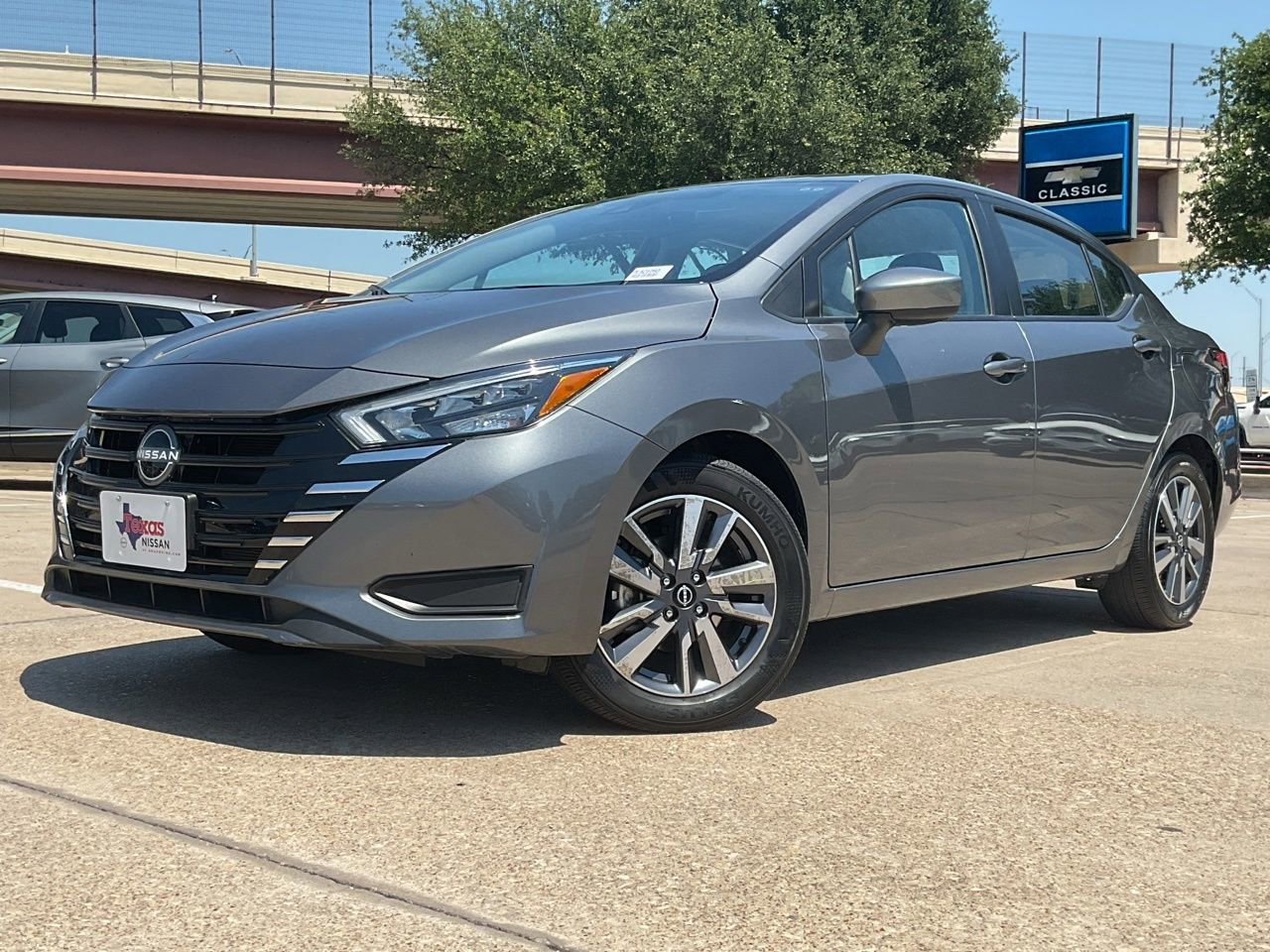 Used 2025 Nissan Versa SV FWD image 2