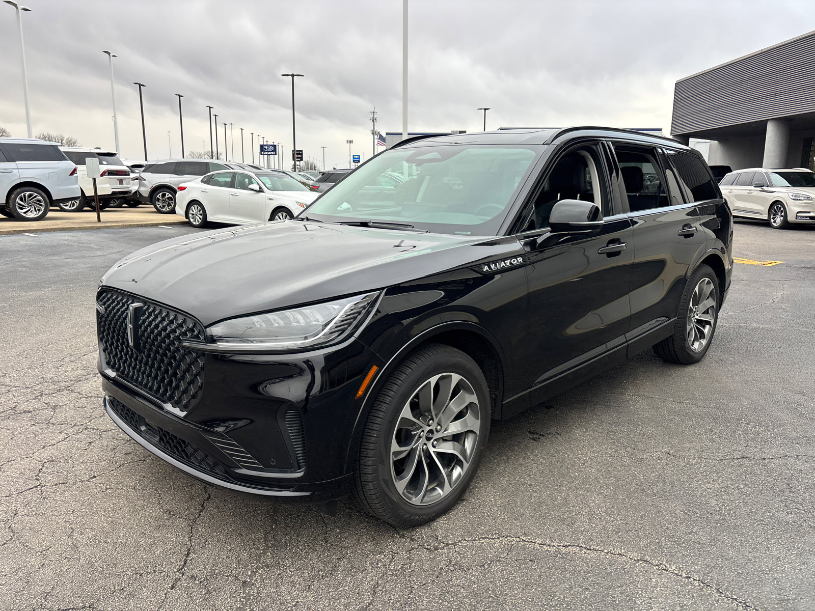 New 2026 Lincoln Aviator AWD w/ Jet Appearance Package image 3