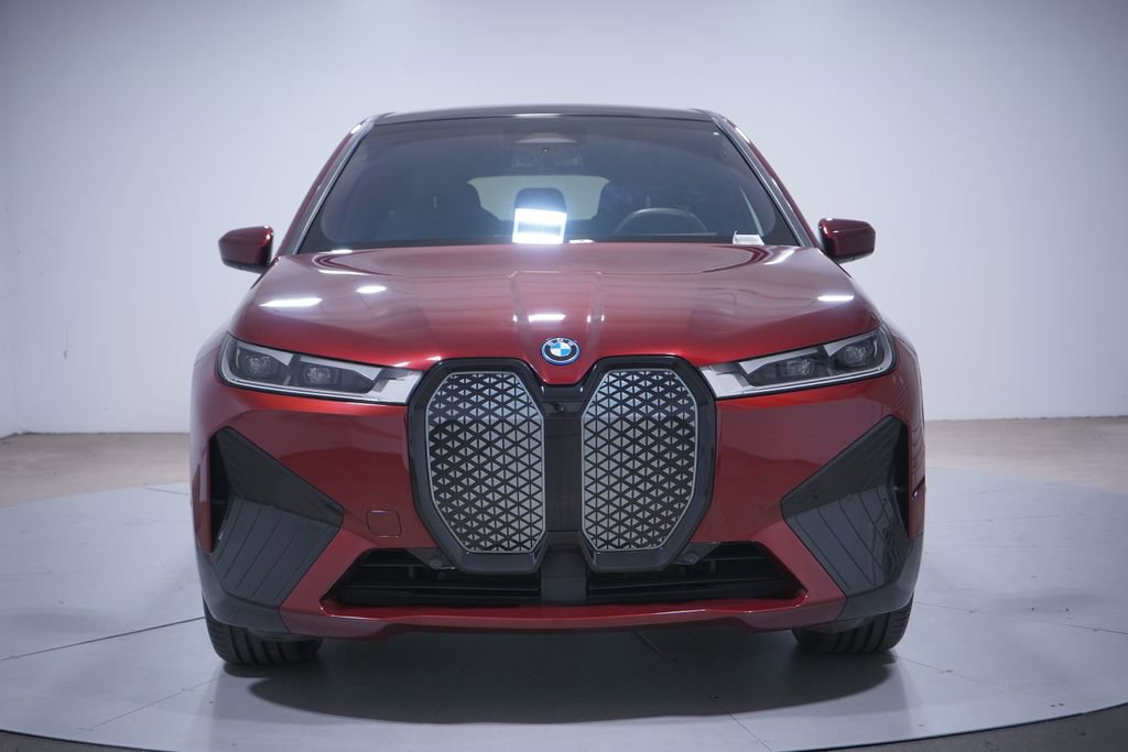 Used 2023 BMW iX xDrive50 w/ Sport Package AWD/4WD image 4