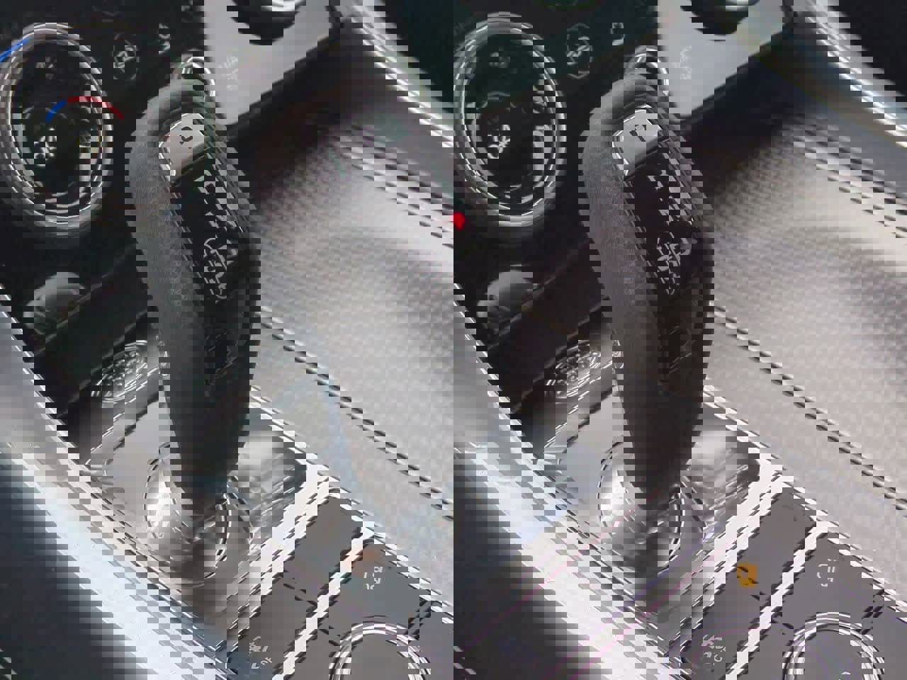 Used 2021 Land Rover Range Rover Sport HST image 32