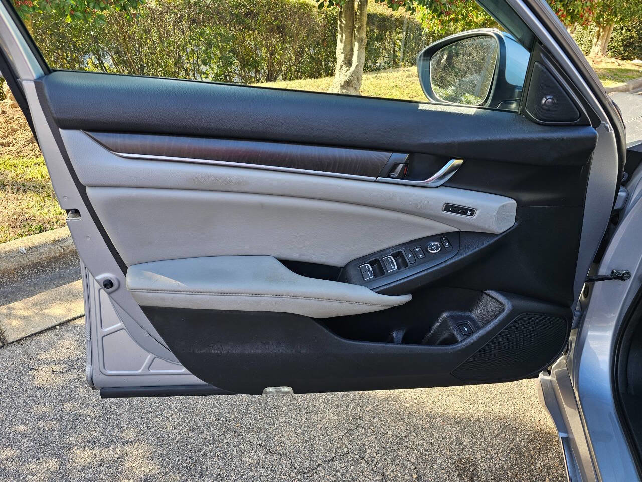 Used 2019 Honda Accord Touring image 9