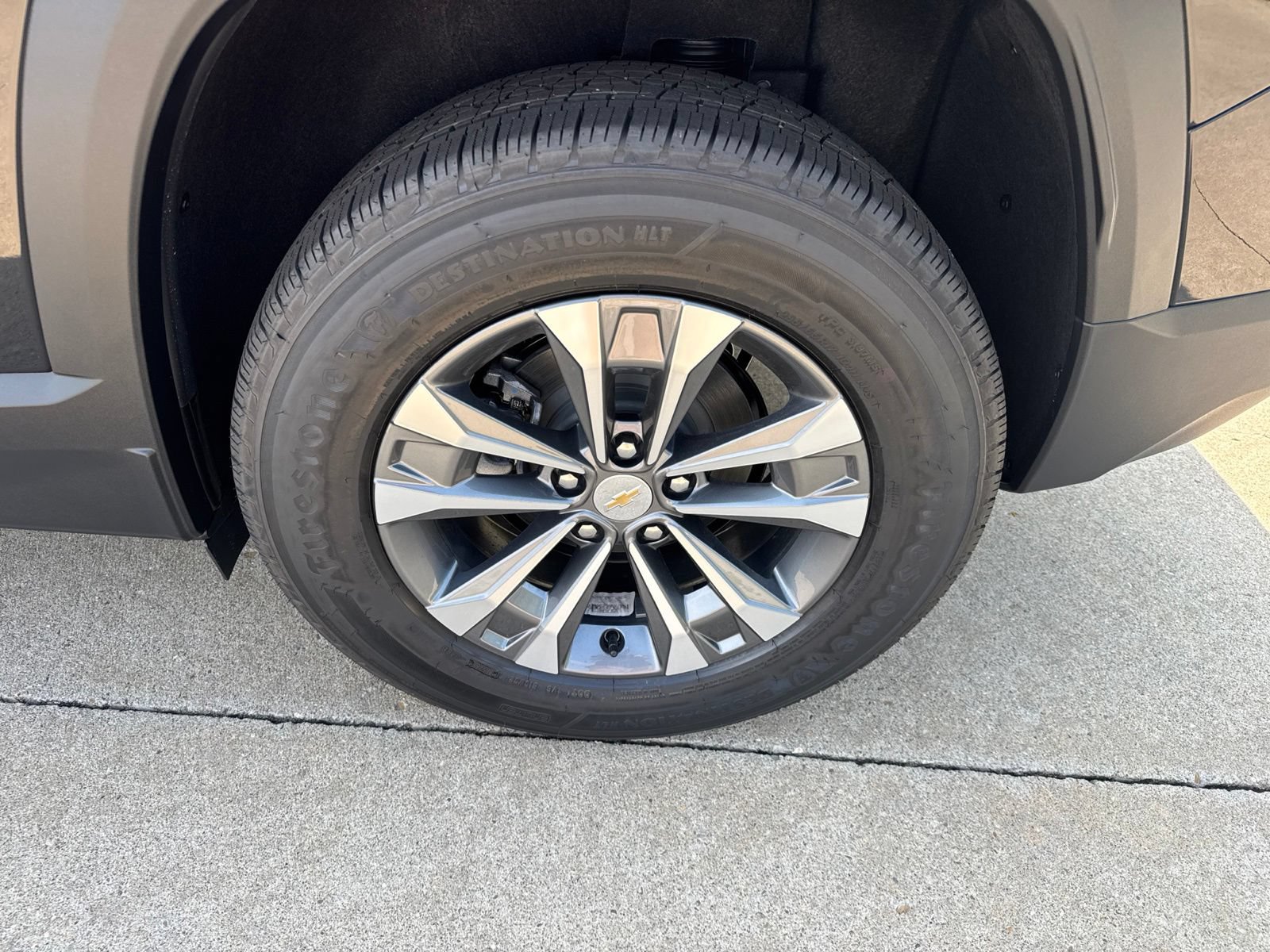 New 2027 Chevrolet Equinox LT w/ Convenience Package II FWD image 8