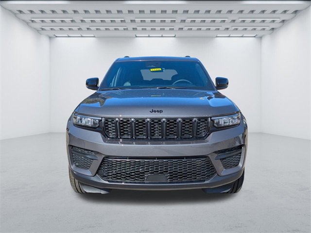 New 2025 Jeep Grand Cherokee Altitude image 9