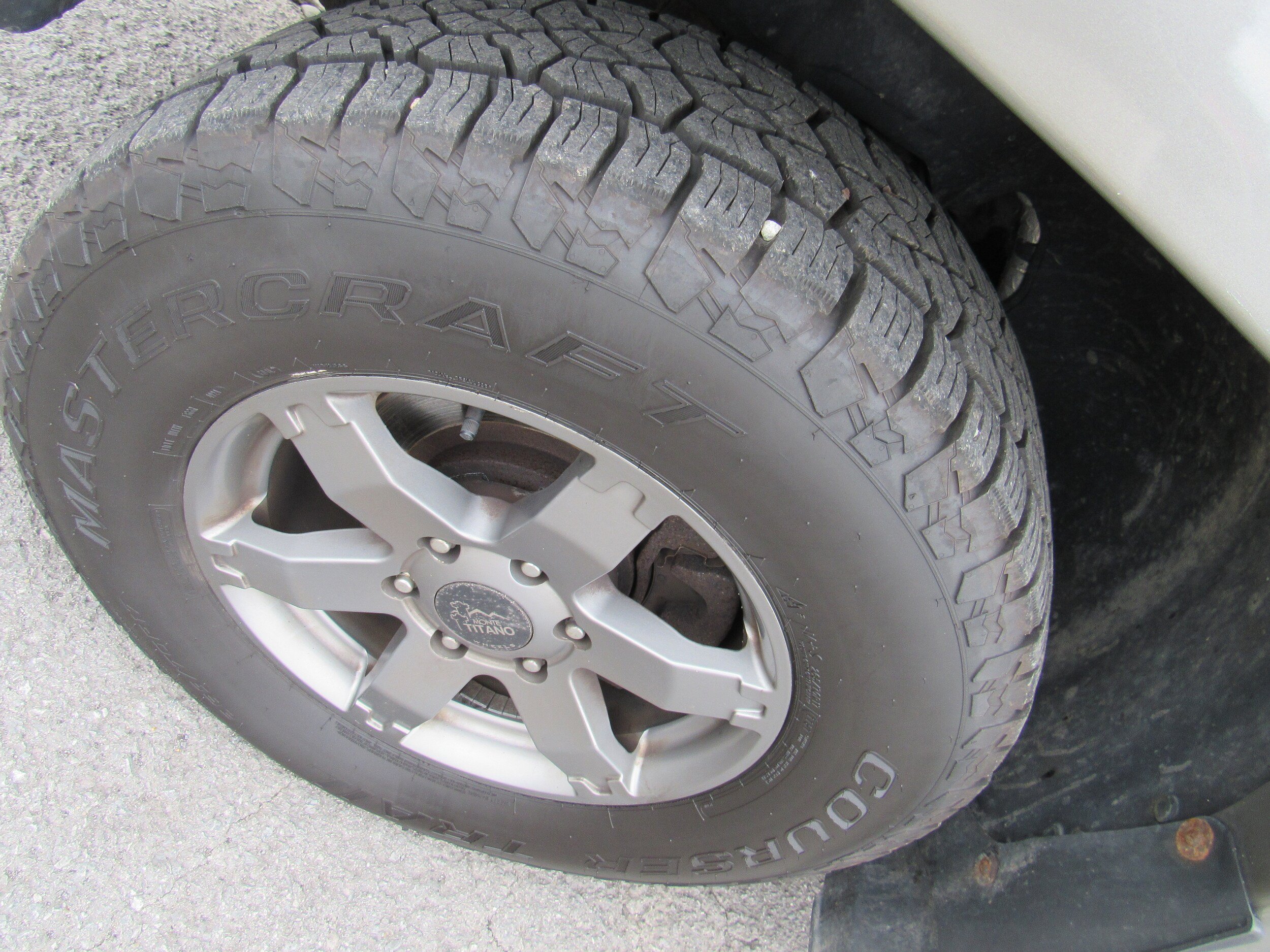 Used 2006 Chevrolet Silverado 1500 LT w/ Light Duty Power Package AWD/4WD image 13