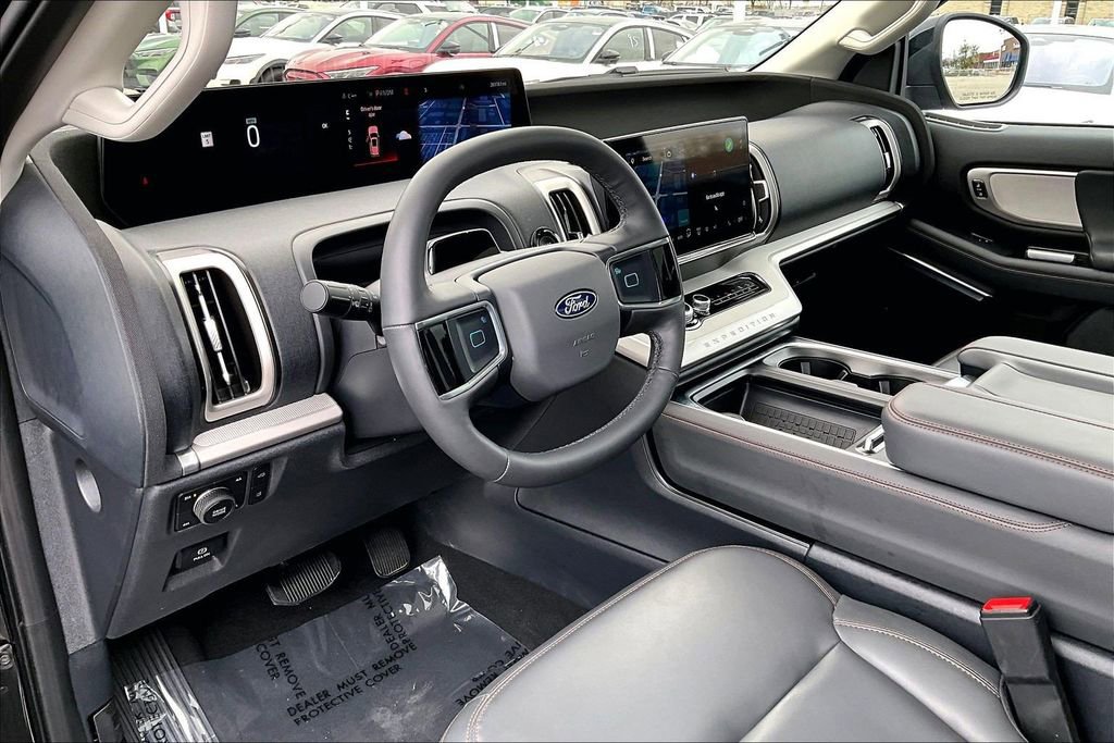 Used 2025 Ford Expedition Active image 13