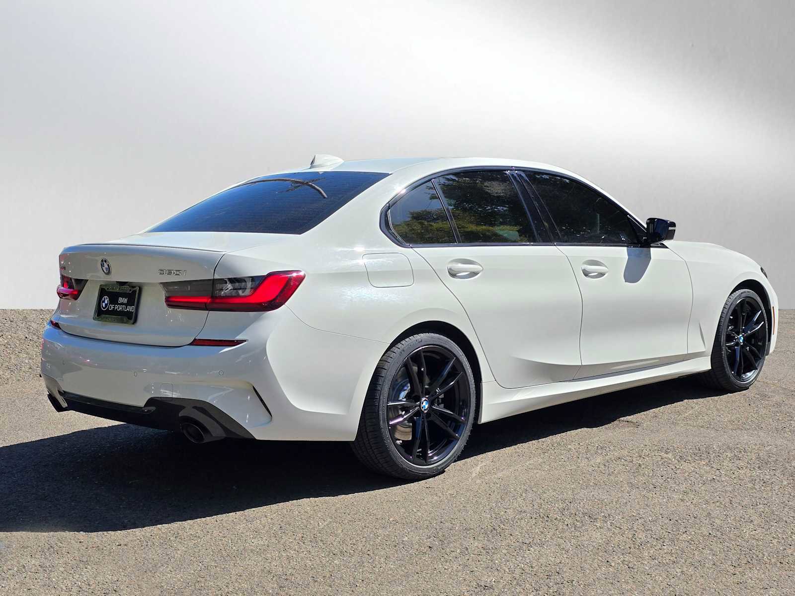 Used 2022 BMW 330i xDrive Sedan w/ M Sport Package image 3