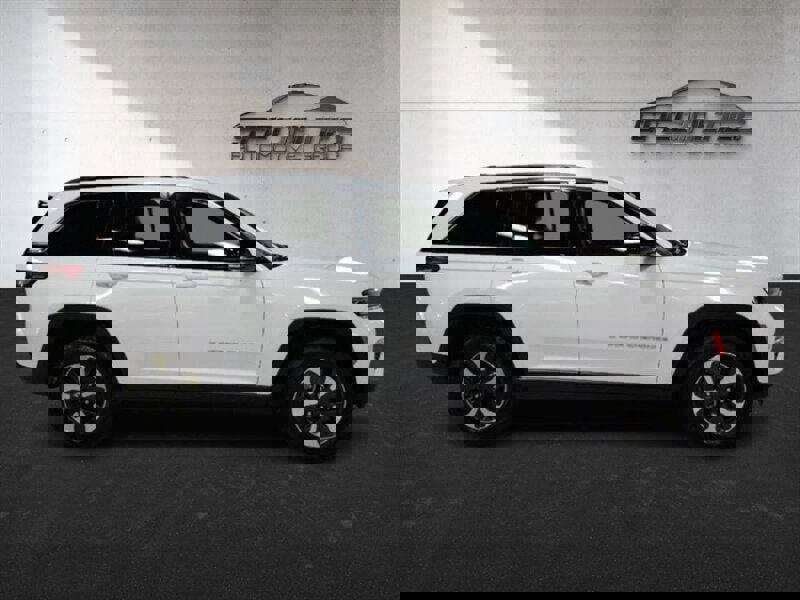 Used 2024 Jeep Grand Cherokee Limited 4xe image 11