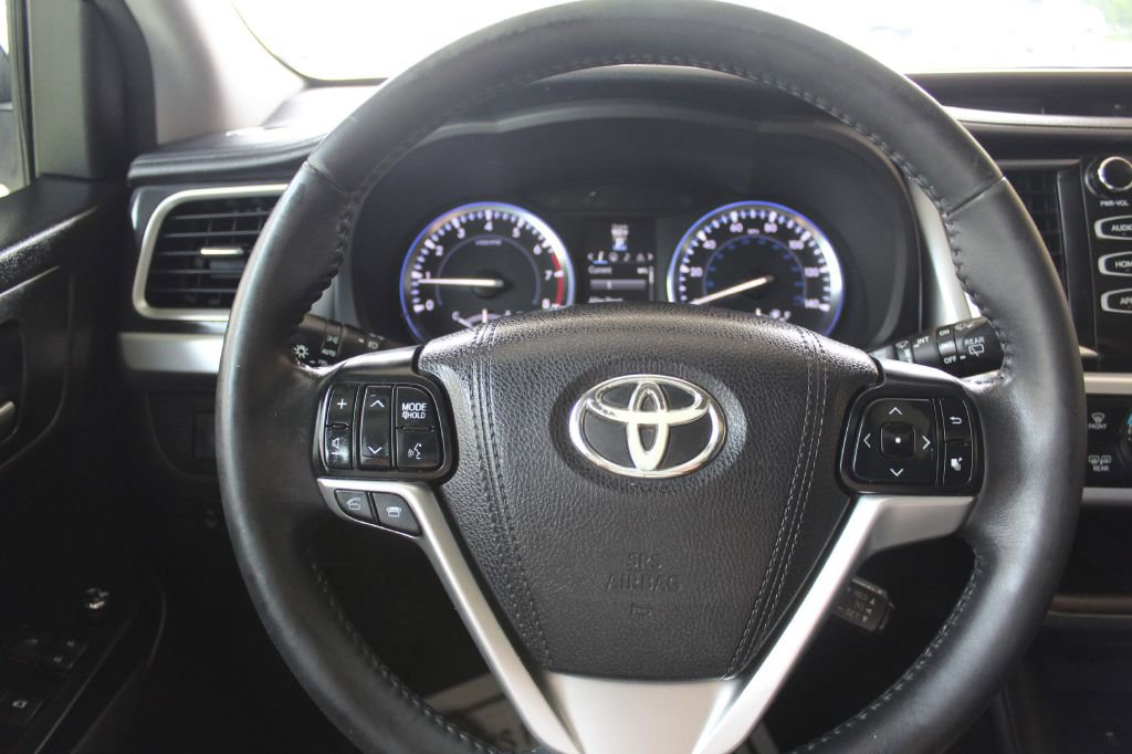 Used 2015 Toyota Highlander XLE image 37