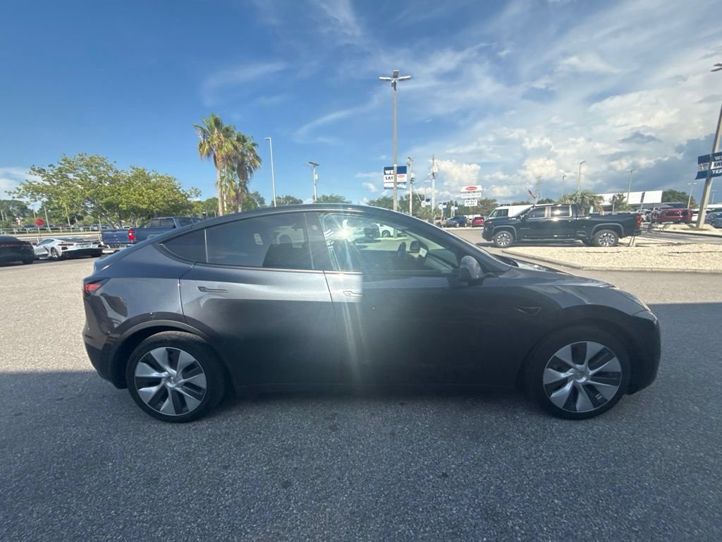 Used 2024 Tesla Model Y Long Range RWD image 4
